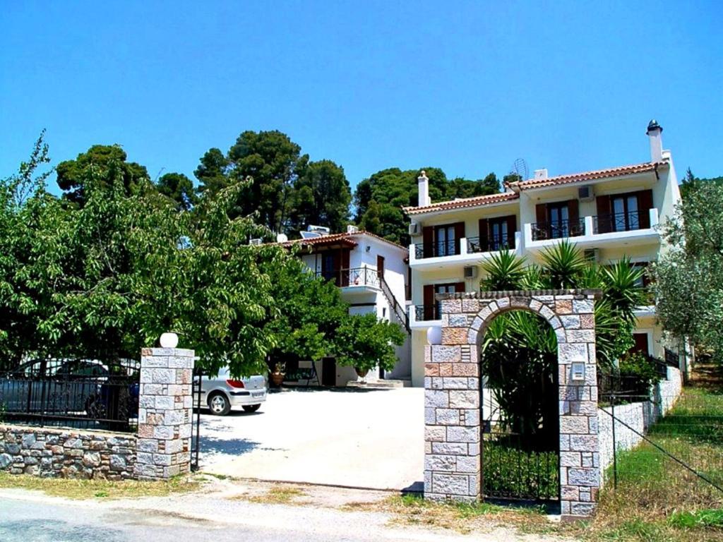 Olympion Apartments Stafylos Exteriör bild
